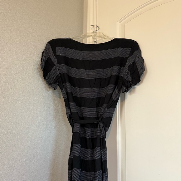 Loft M Women's Black White Striped Shift Shirt Dress Petal Sleeve Sz Petite Med - Picture 9 of 11